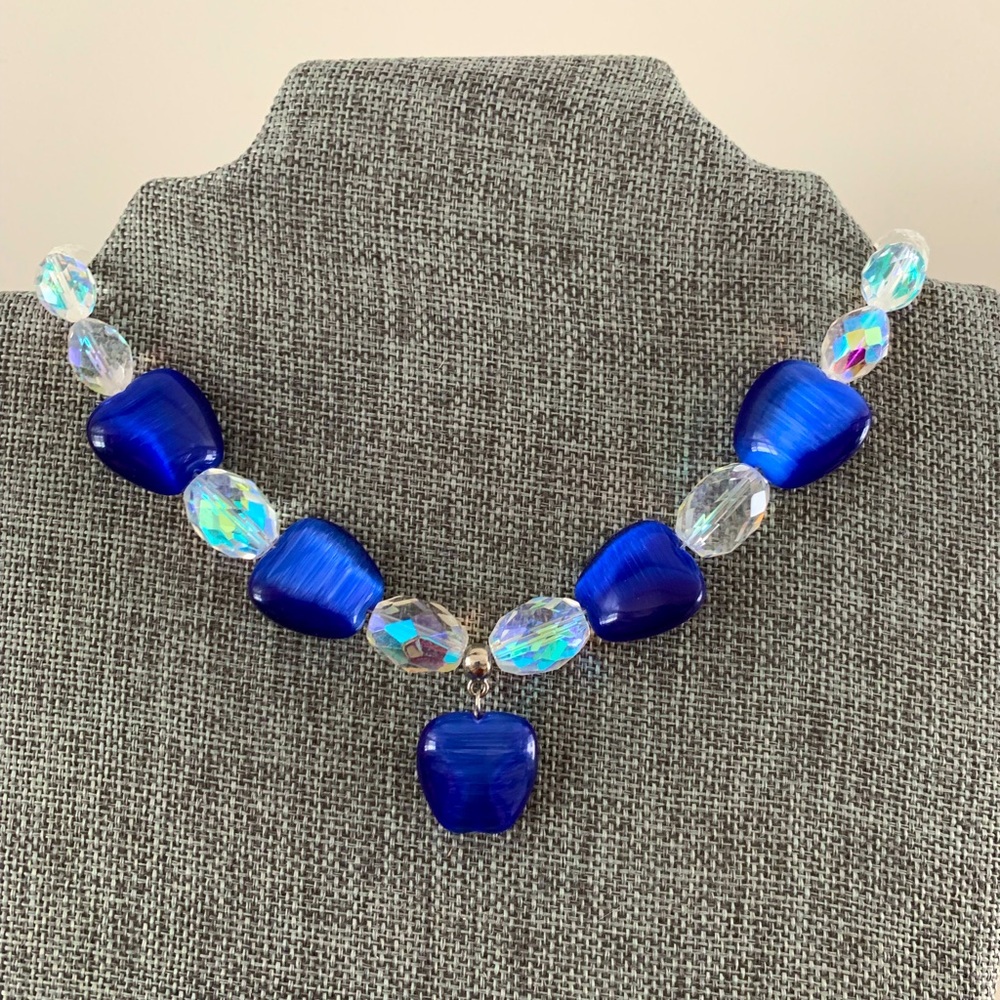 Choker necklace with Apple-shaped glass beads intermixed with plastic be…